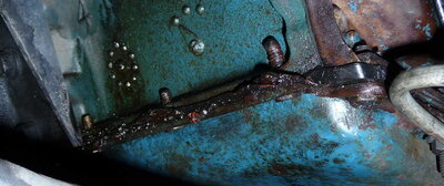 oil pan gasket, passenger side view close SL6com edit.jpg