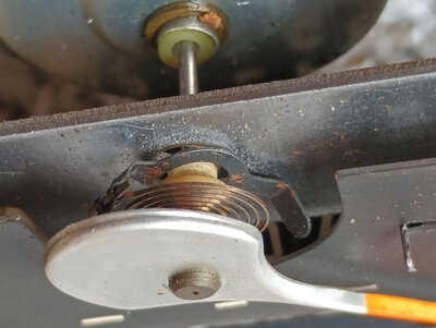 speedometer mechanism close up.jpg